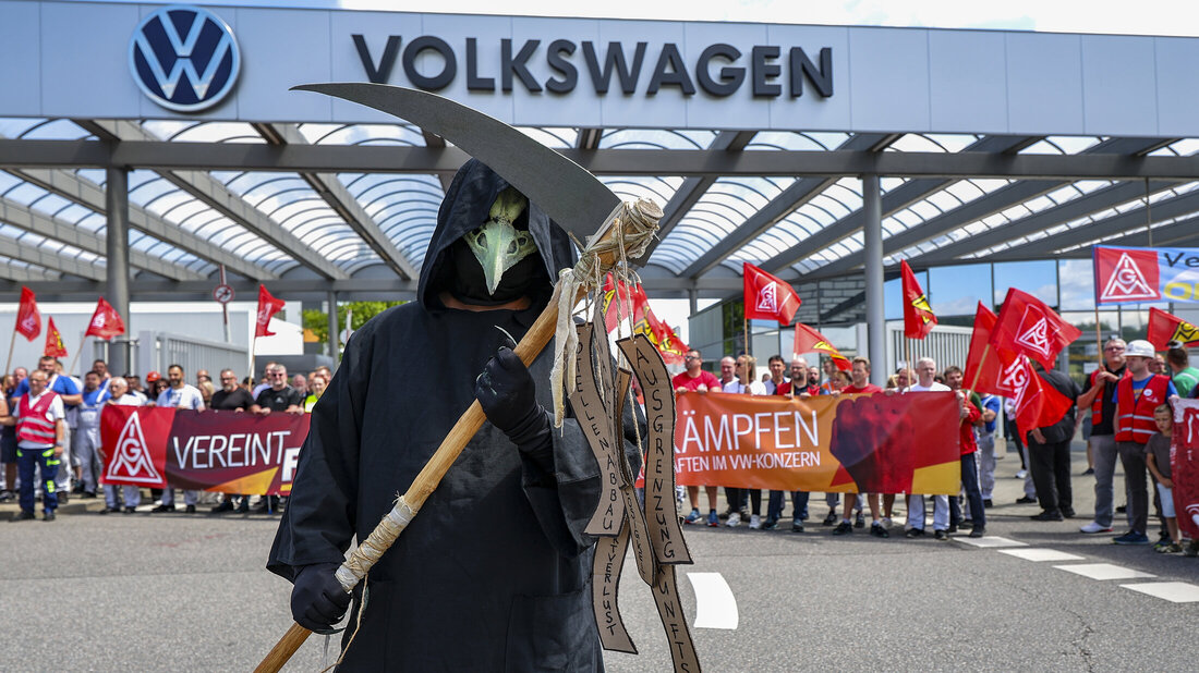 Krise der Automobilindustrie: Blume drängt auf harte Einschnitte