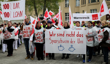 Unibeschäftigte protestieren für einen Tarifvertrag (Rostock, 10... Unibeschäftigte protestieren für einen Tarifvertrag (Rostock, 10...