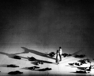... Und plötzlich gesäumt von Wolfshundleichen ... Und plötzlich gesäumt von Wolfshundleichen