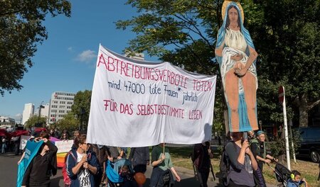In Berlin gingen schon am 16. September mehr als 2.000 Menschen ...