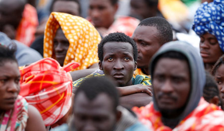 Das Elend der Flüchtlinge: Gerettet Migranten am 24. Juni 2016 i...