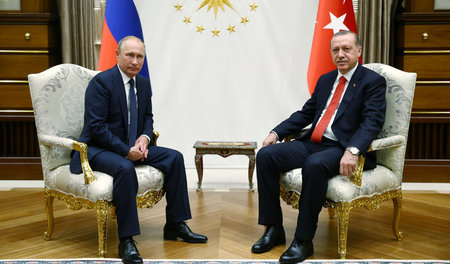 Die Präsidenten Recep Tayyip Erdogan und Wladimir Putin am Donne...