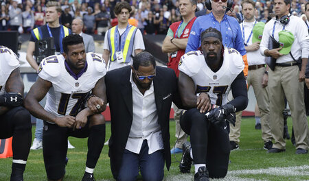 Haltung zeigen: Auch die Baltimore-Ravens-Spieler Mike Wallace (...