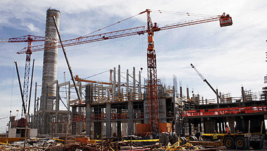 Die Baustelle der umstrittenen Zellulosefabrik an der Grenze zu ...