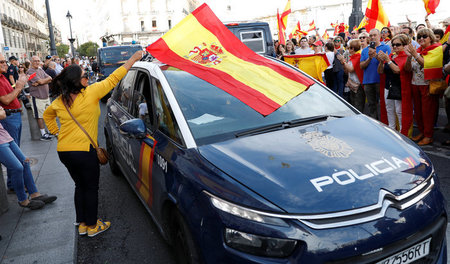 Polarisierung der spanischen Gesellschaft: Hunderte durch Polize...