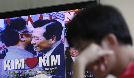 Bild aus besseren Tagen: Videosequenz mit Kim Jong Il und Kim Da... Bild aus besseren Tagen: Videosequenz mit Kim Jong Il und Kim Da...