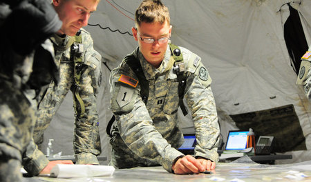Planspiele für den Angriffskrieg: US-Soldaten während eines Manö... Planspiele für den Angriffskrieg: US-Soldaten während eines Manö...
