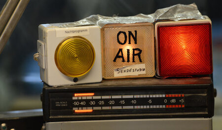 Retro, aber auf Höhe der Zeit: On-Air-Leuchte bei Radio Dreyeckl...