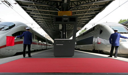 Die Hochgeschwindigkeitszüge ICE (l.) und TGV (r.) werden bald u...