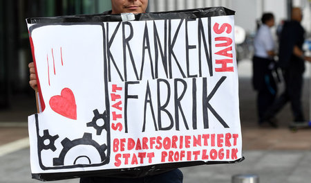 Protest gegen Pflegenotstand vor der Berliner Charité im Septemb...