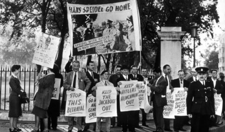 Protest gegen den Besuch von Hans Speidel am 6.6.1963 in London