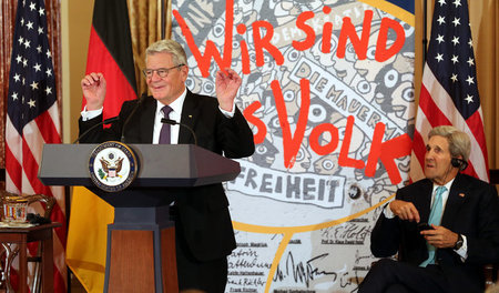 O Volk, mein leerer Signifikant: Joachim Gauck und John Kerry im...