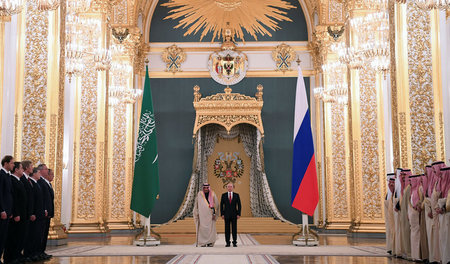 Der saudische König Salman und Russlands Präsident Putin am Donn...