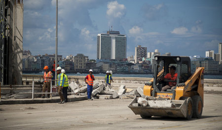 In Kuba sind die Aufräumarbeiten nach dem Hurrikan »Irma« in vol...