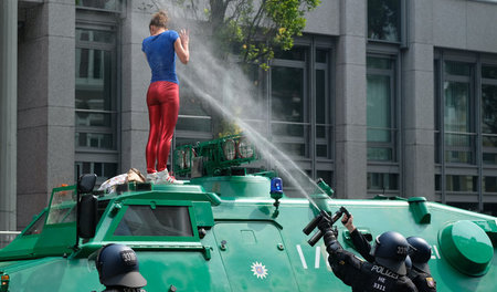 »Pfefferspray und Taser sind nicht harmlos. Beide Einsatzmittel ...