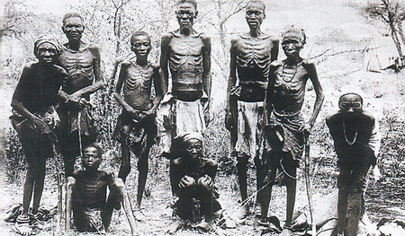 Trotz solcher Bilder geflüchteter Herero (um 1907) können sich d... Trotz solcher Bilder geflüchteter Herero (um 1907) können sich d...