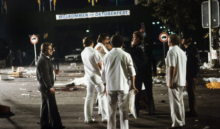 Spurensicherung nach dem Bombenanschlag auf das Oktoberfest 1980...