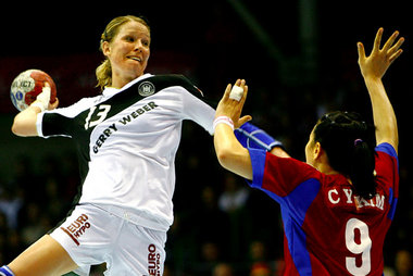 Auf den Flügeln der Fans: Nadine Krause, Welthandballerin 2006, ...