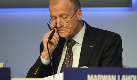 Bei Erklärungsnot, Flucht nach vorn: Thomas Enders, Reserveoffiz...