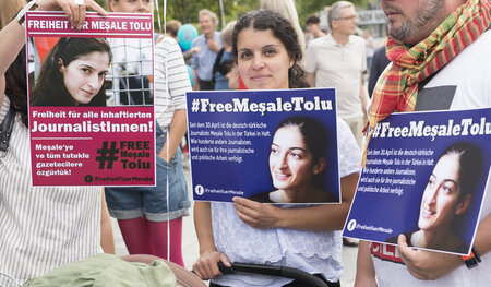 Demonstration für Freilassung von politischen Gefangenen in der ...
