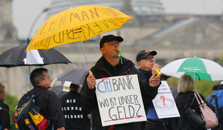 Protest nach Bankenpleite von Lehman Brothers 2009 in Berlin: Na...