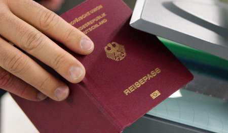 Ein deutscher Pass schützt nicht vor Willkür im In- und Ausland....