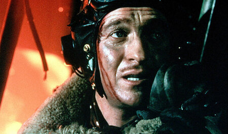 Der Airforce-Pilot Peter D. Carter (David Niven) findet sich nac...