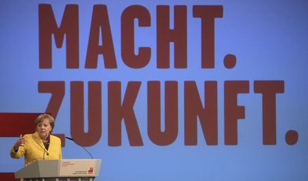 Zumindest in Sonntagsreden stets im Einsatz für die Tarifbindung... Zumindest in Sonntagsreden stets im Einsatz für die Tarifbindung...