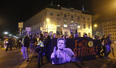 Spontaner Protest gegen die FPÖ am Sonntag abend in Wien Spontaner Protest gegen die FPÖ am Sonntag abend in Wien
