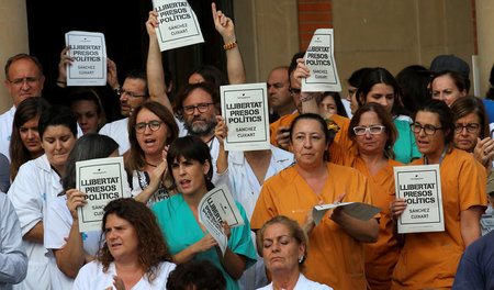 »Freiheit für die politischen Gefangenen«: Krankenschwestern und...