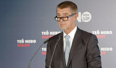 Andrej Babis stellt das Wahlprogramm der ANO vor: »Re: Der tsche...