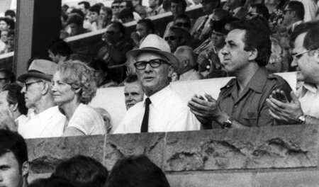 Willi Stoph, Margot und Erich Honecker sowie Egon Krenz (v.l.n.r...