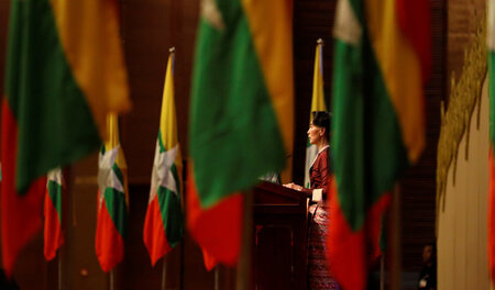 Myanmars De-facto-Regierungschefin Aung San Suu Kyi am vergangen... Myanmars De-facto-Regierungschefin Aung San Suu Kyi am vergangen...