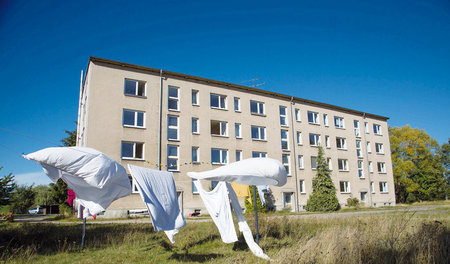 Gier nach Land zur bioindustriellen Nutzung: Szene aus Volker Ko... Gier nach Land zur bioindustriellen Nutzung: Szene aus Volker Ko...