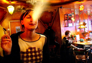 Biedere Einrichtung, liberale Einstellung: der Coffee-Shop »Damp...