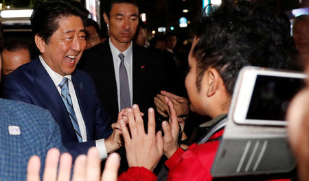 Japans Premier Shinzo Abe bei einem Wahlkampfauftritt am Freitag...