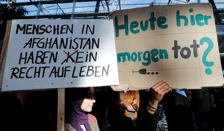 Bereits am 12. September protestierten am Düsseldorfer Flughafen...