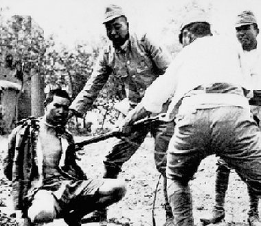 Morden in Nanking: Japaner üben mit dem Bajonett am chinesischen...