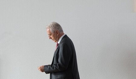 Der große »Aussitzer«: Sachsens Ministerpräsident Stanislaw Till...
