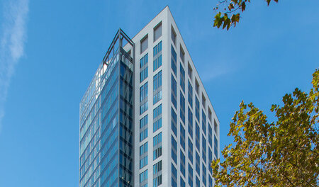 Der »Park Tower«, Sitz von Freshfields Bruckhaus Deringer in Fra...