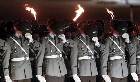 Bei der Bundeswehr sind nicht nur Gelöbnisse üblich – sondern au...