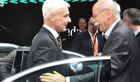 Lieber »Kronzeuge« sein: VW-Vorstandschef Matthias Müller (l.) u... Lieber »Kronzeuge« sein: VW-Vorstandschef Matthias Müller (l.) u...