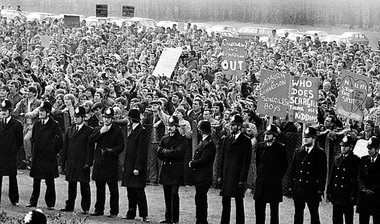 Streikende Bergarbeiter am 1. Mai 1984 in Nottinghamshire, Engla... Streikende Bergarbeiter am 1. Mai 1984 in Nottinghamshire, Engla...