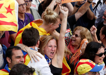 Jubel auf Straßen Barcelonas, nachdem das Parlament die Unabhäng...