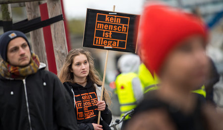 »Für ein Dresden ohne Rassismus«: Sternmarsch gegen die Hetze vo... »Für ein Dresden ohne Rassismus«: Sternmarsch gegen die Hetze vo...