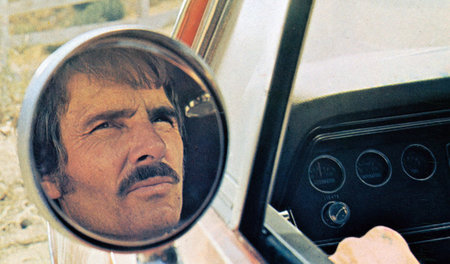Wenn David Mann (Dennis Weaver) in den Rückspiegel schaut, sieht... Wenn David Mann (Dennis Weaver) in den Rückspiegel schaut, sieht...