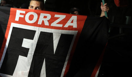 Ob in Verona oder Rom: Faschistische Ultras sind der verlängerte... Ob in Verona oder Rom: Faschistische Ultras sind der verlängerte...