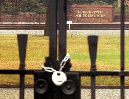 Repression nicht neu: 2000 war die Gedenkdemo verboten worden, t... Repression nicht neu: 2000 war die Gedenkdemo verboten worden, t...
