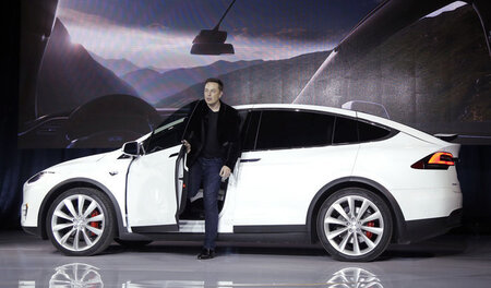 Will er jetzt auch Tempolimits auf der Autobahn? Tesla-Chef Elon... Will er jetzt auch Tempolimits auf der Autobahn? Tesla-Chef Elon...