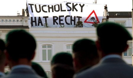 Tucholsky hat Recht, auch in Fragen des Internationalismus. Anti... Tucholsky hat Recht, auch in Fragen des Internationalismus. Anti...